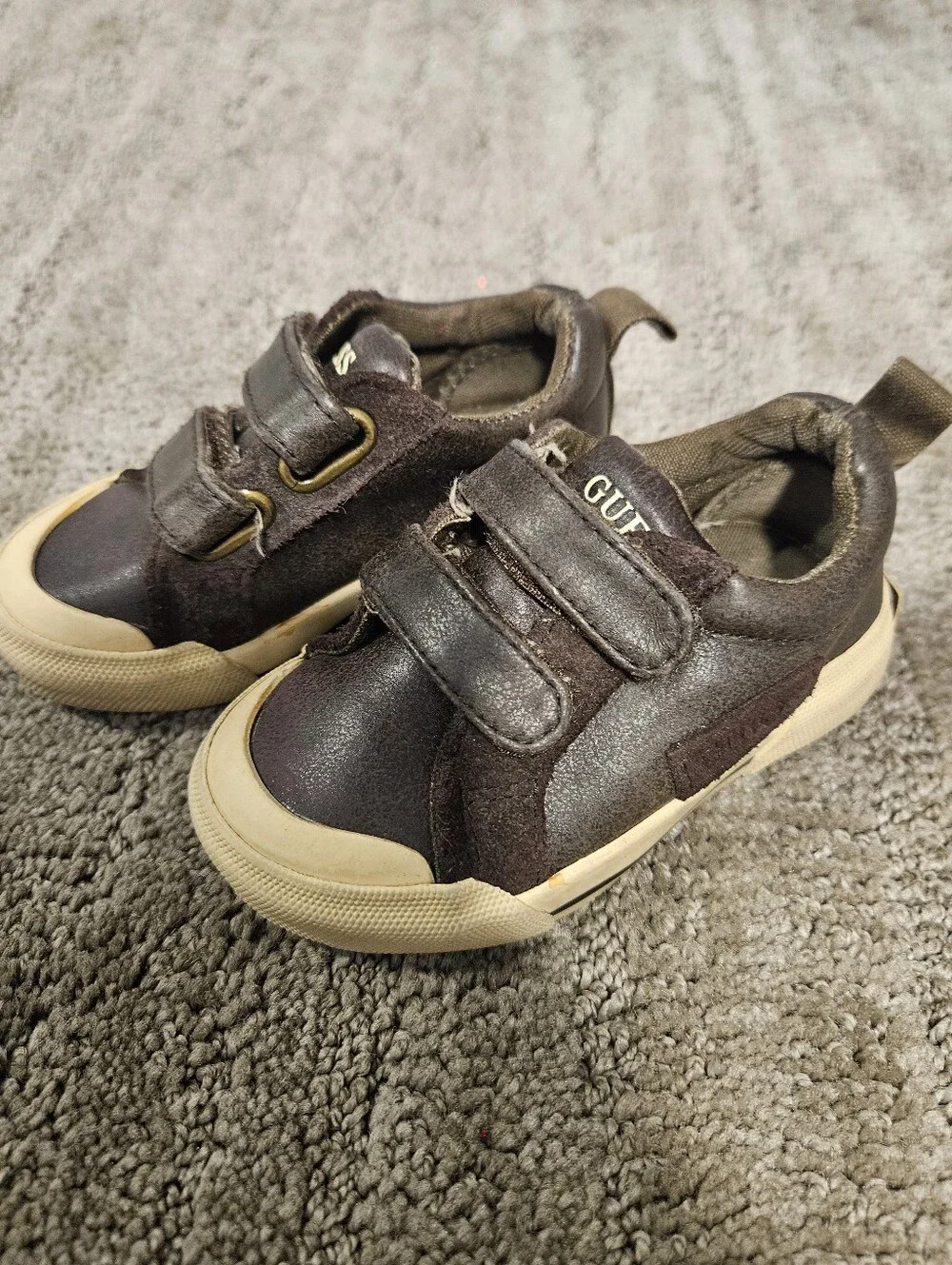 Todder GUESS brown velcro sneakers size 5c